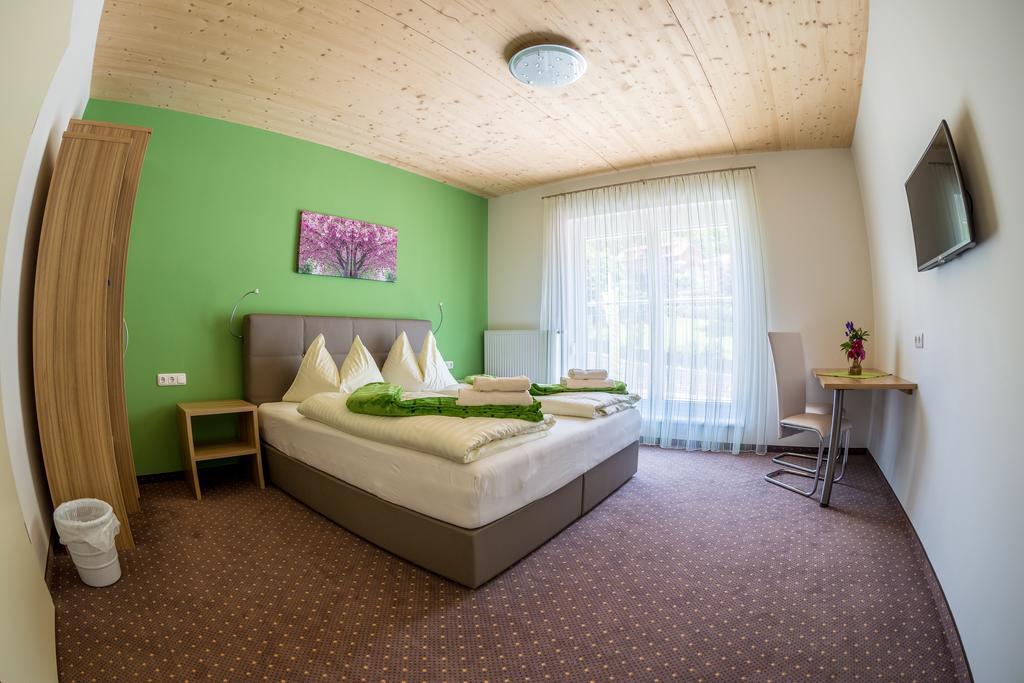 Gaestehaus Krappinger/Pizzeria Mamma Mia Ossiach Δωμάτιο φωτογραφία