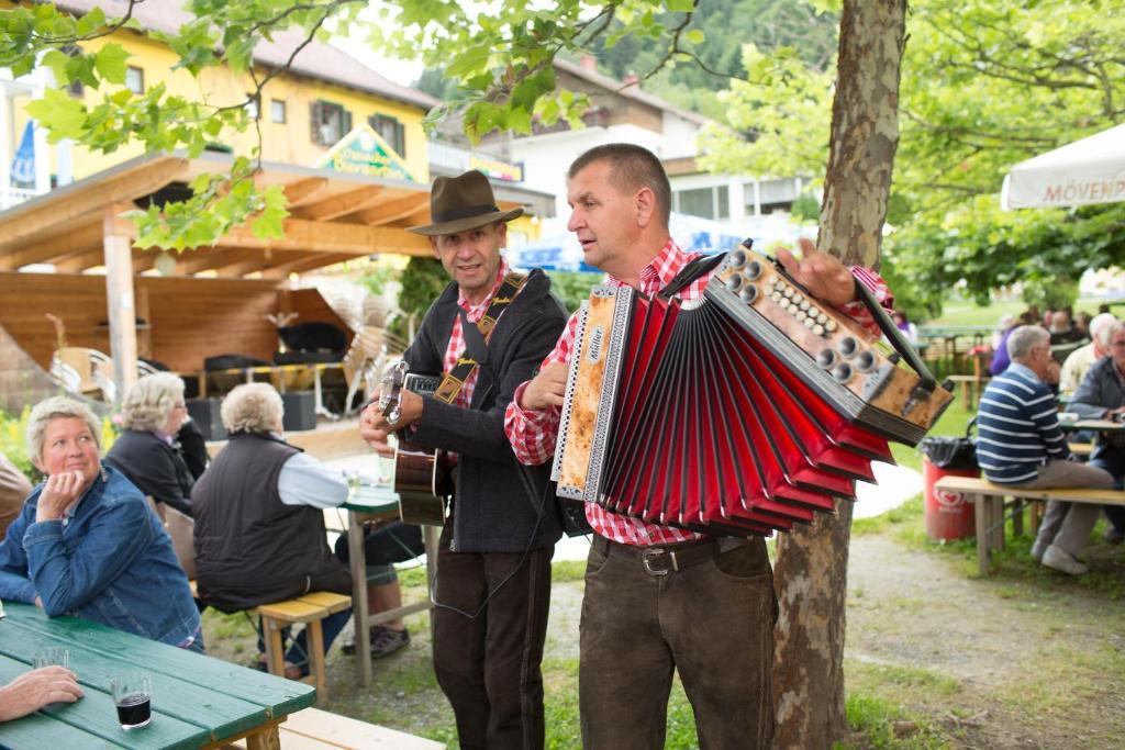Gaestehaus Krappinger/Pizzeria Mamma Mia Ossiach Εξωτερικό φωτογραφία